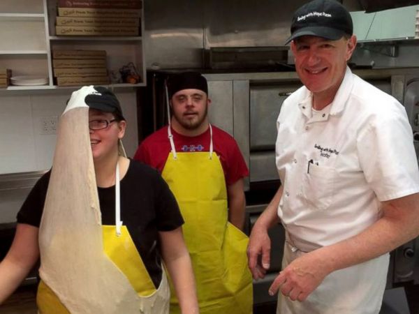 Gloshinski and his employees making pizza
